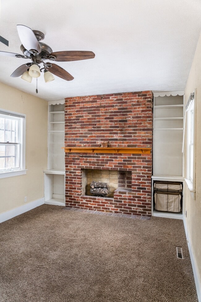 Building Photo - 712 W 22nd St