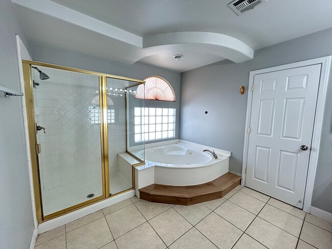 Building Photo - 5-Bedroom Silverado Ranch Home with Pool!