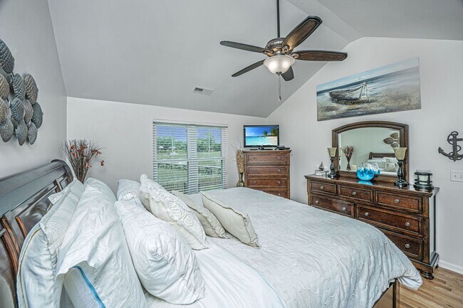 Building Photo - Gorgeous 4 BR/2BA Marshfront Home With Cre...