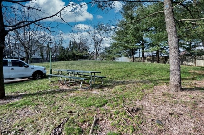 Building Photo - 35 Mews Ln