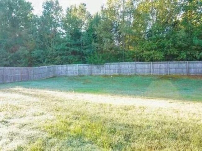 Building Photo - 6135 Abigail Bluffs Dr