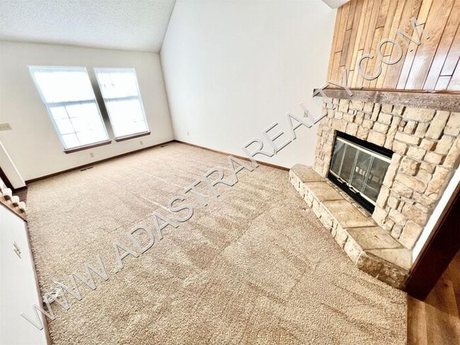 Building Photo - Affordable Duplex in Blue Valley School District-Available NOW!!