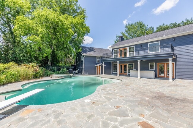 Building Photo - 118 N Caldwood Dr