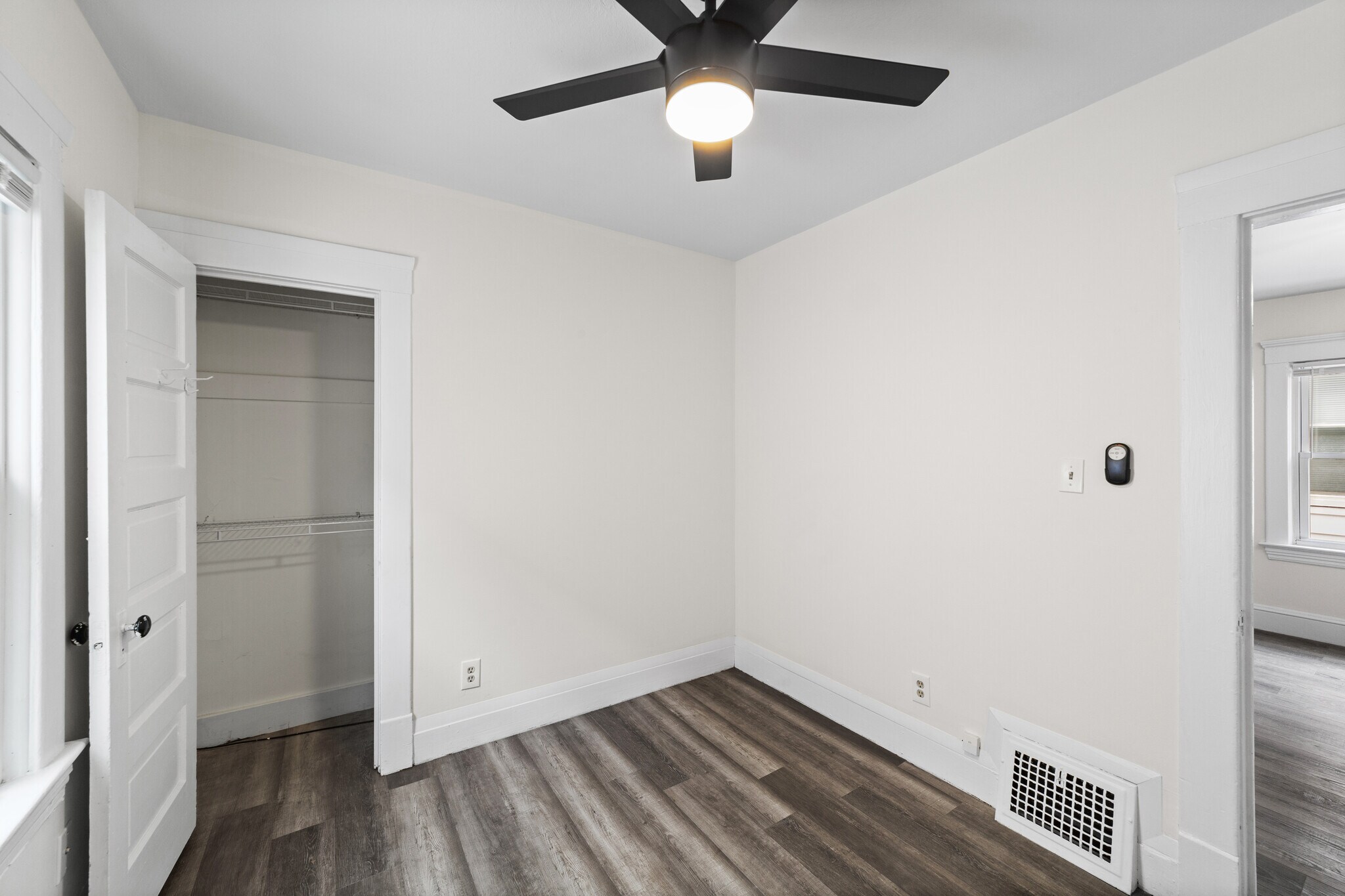 Building Photo - 1352 W 58th St