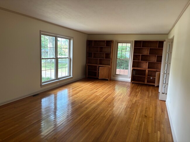 Building Photo - 302 Nora Dr