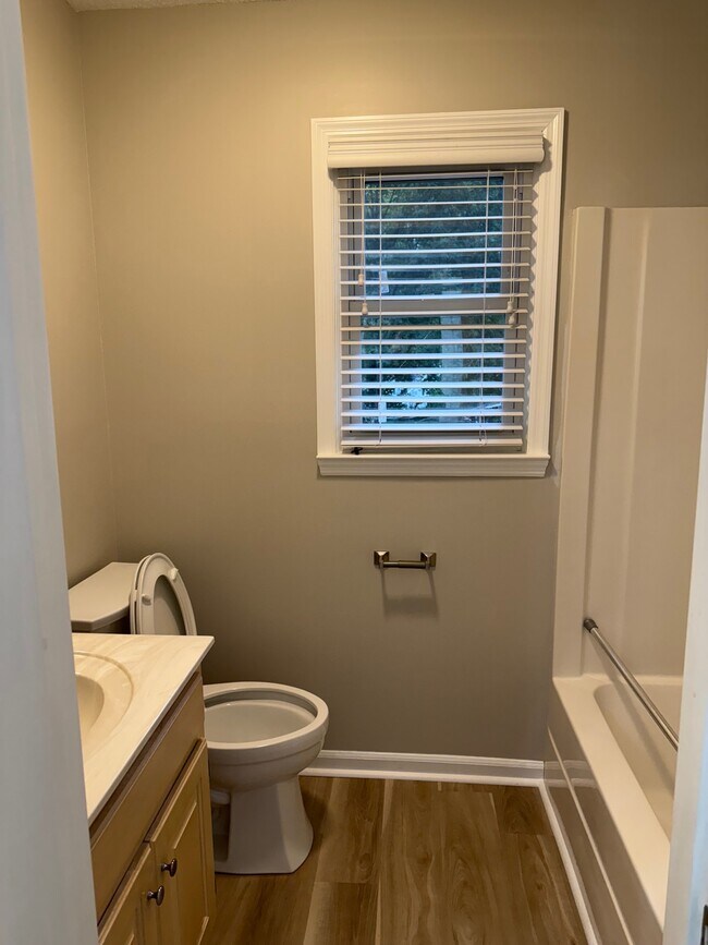 Building Photo - 1601 Willow Way