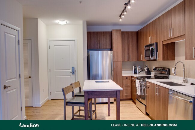 Building Photo - 731 Seaton Ave