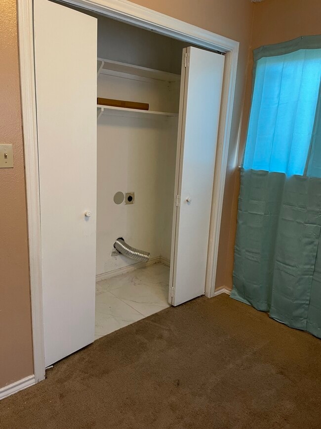 Building Photo - 1408 Bluffview Dr