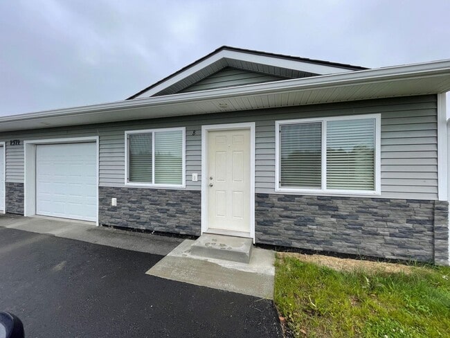 Primary Photo - 1571 N Tinitun Cir
