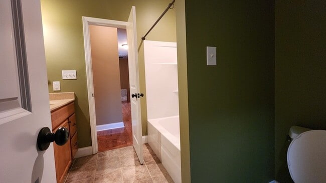 Building Photo - Boone Lake Condo for Lease