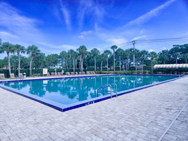 Building Photo - 606 6th Way