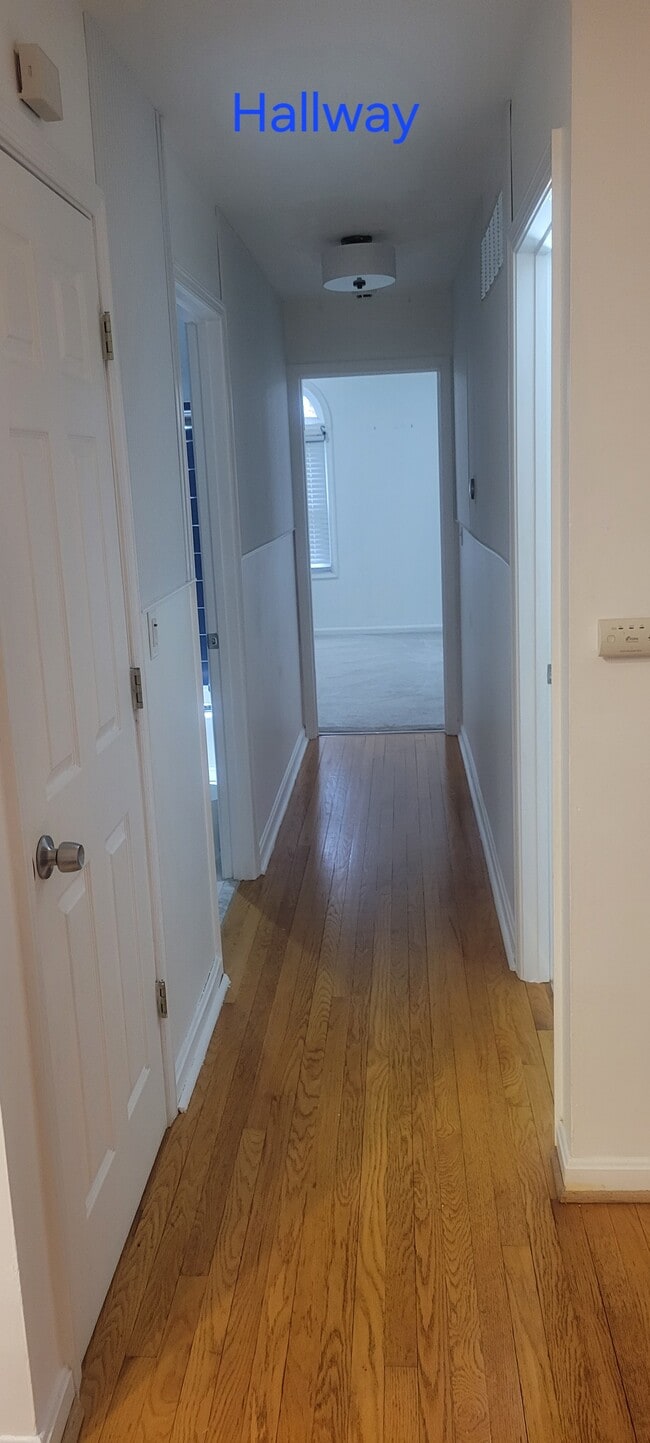 Building Photo - 2133 Hallmark Dr