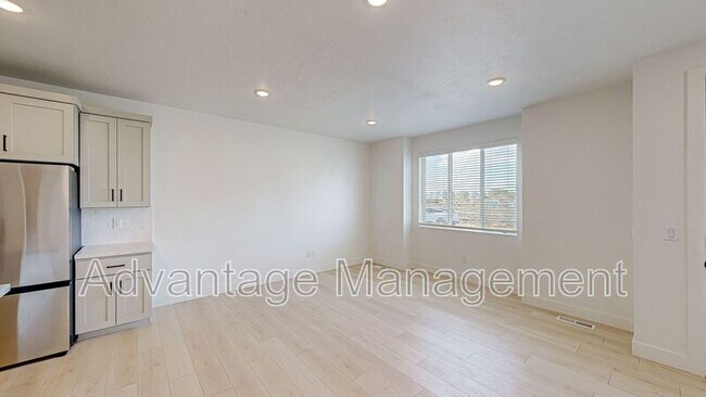 Building Photo - 7 S Moonlit Rd