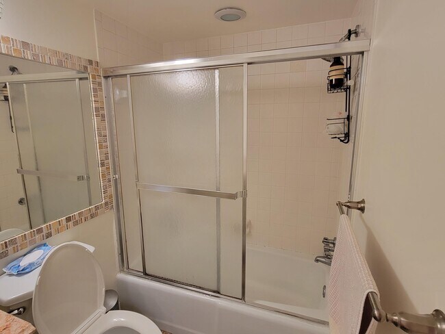 Building Photo - 1340 NE 28th Ave