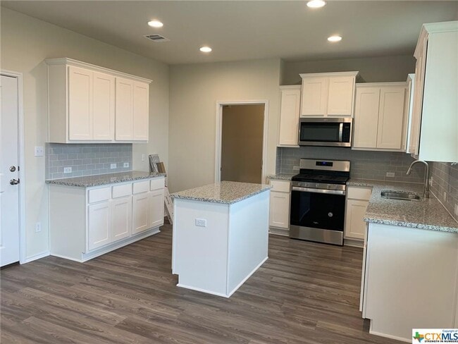 Building Photo - 161 Gray Wolf Dr