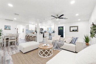 Building Photo - 1271 Woodlawn St