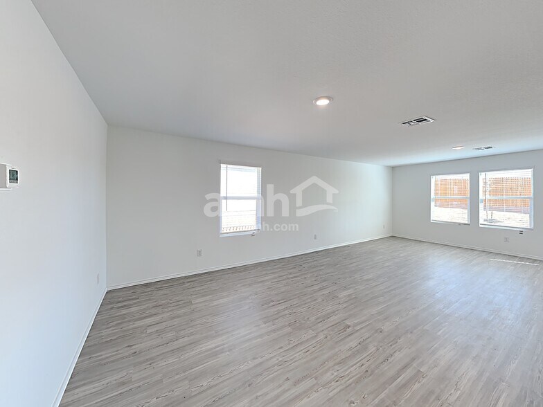 Building Photo - 5439 Elm Valley Dr