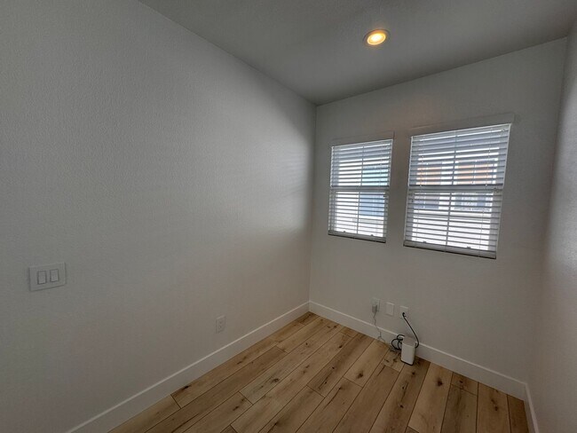 Building Photo - Stylish Renovated Home with Garage & Priva...