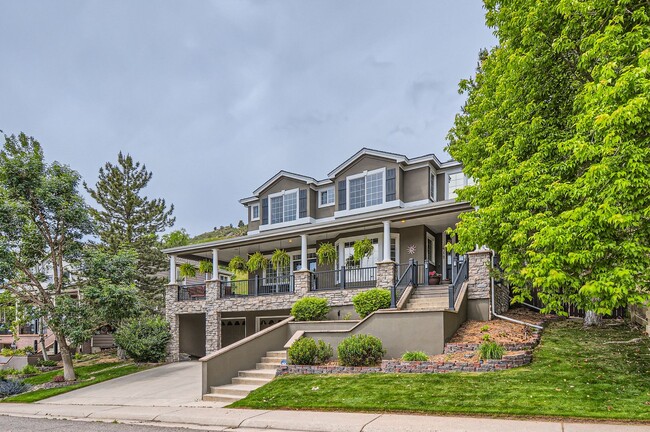 Building Photo - Luxury Golden Home with Private Pool & Bac...