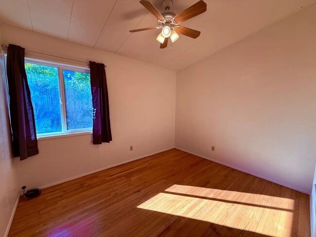 Building Photo - 28 Westwood Way