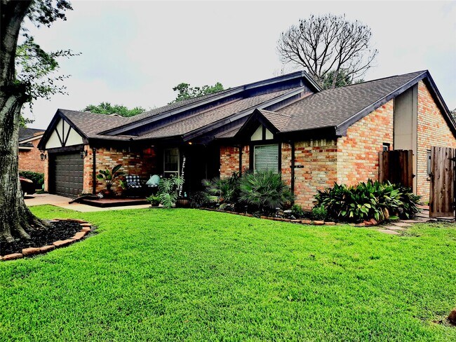 Building Photo - 20010 Fort Bowie Ct
