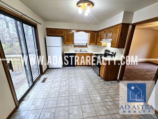 Building Photo - Beautiful Updated Duplex in Grandview-Available in MAY!!