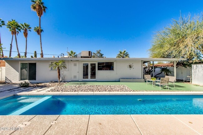 Building Photo - 421 N Evergreen St