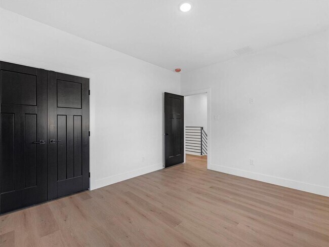 Building Photo - 10732 Twin Oak Dr