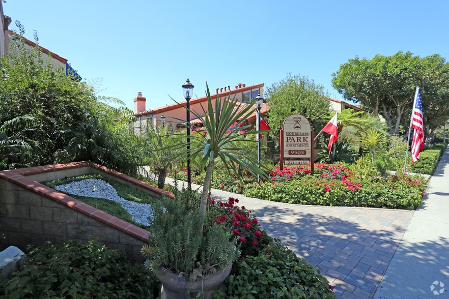 Primary Photo - Hourglass Park Apartments