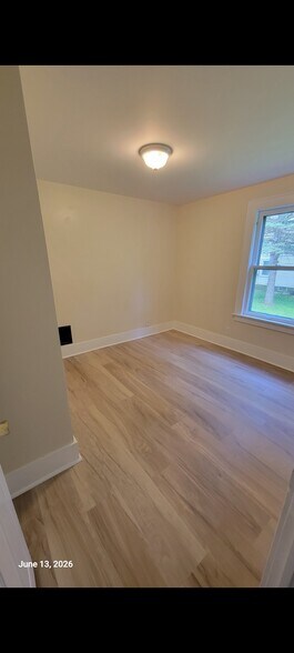 Building Photo - 127 Hutchinson Ave