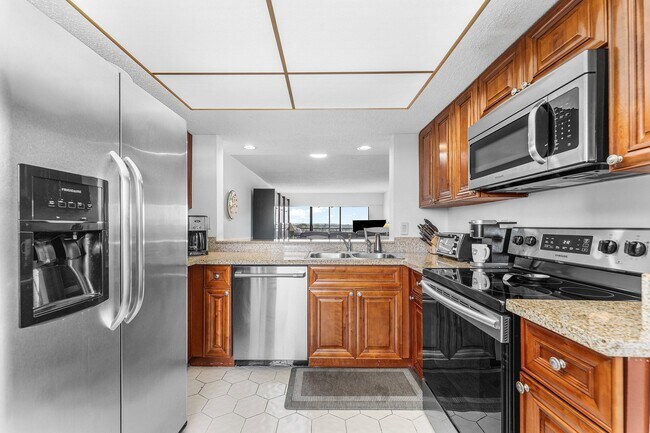 Building Photo - 6662 Boca Del Mar Dr