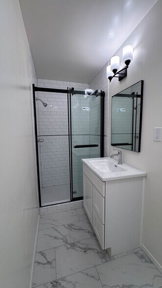 Building Photo - 716 Glenway Dr