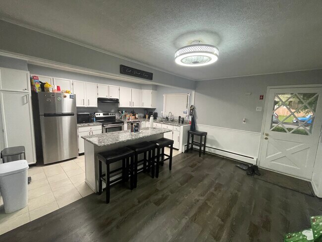 Building Photo - 293 Dogwood Dr