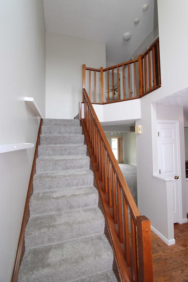 Building Photo - 2 Bedroom 1 and half Bathroom Single Famil...