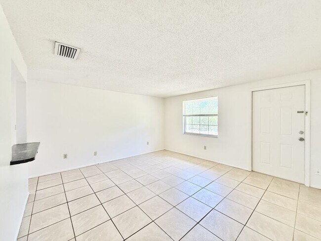 Building Photo - 7071 Bee Ridge Rd