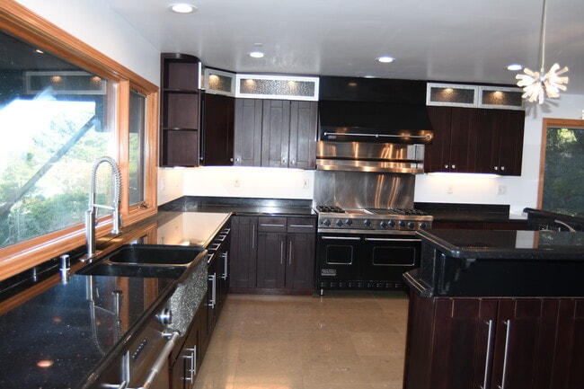 Building Photo - 15 Anson Rd