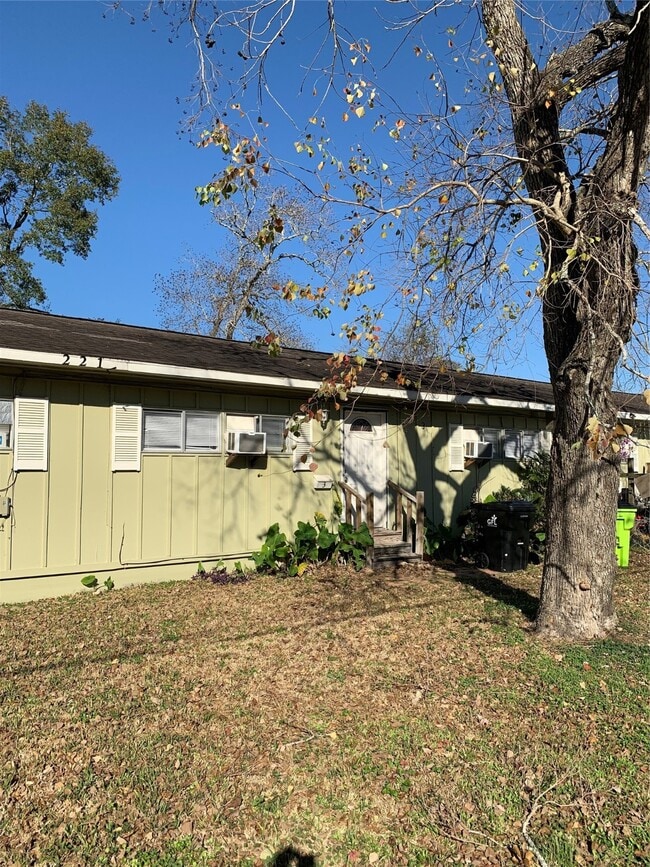 Building Photo - 2217 Leaman Ave