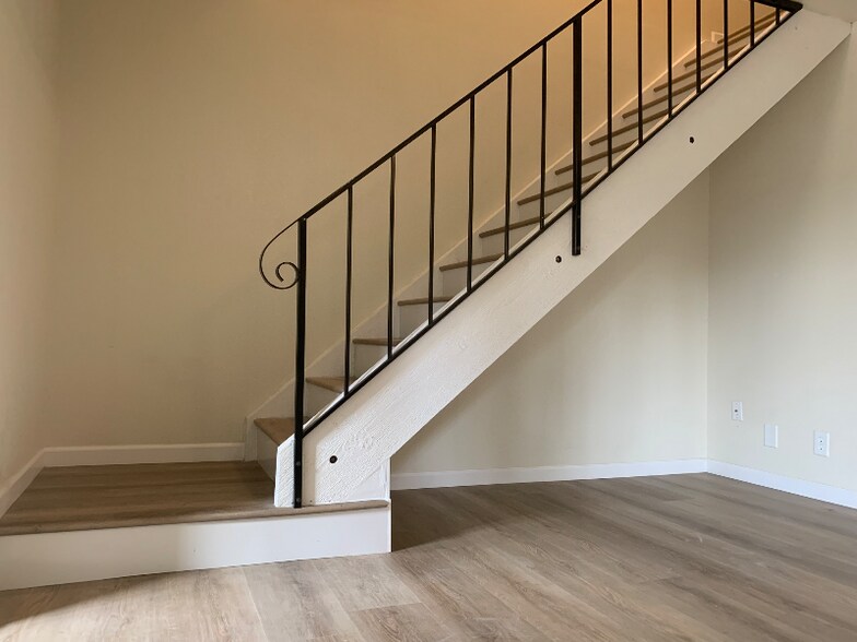Building Photo - 3009 Lillard Dr