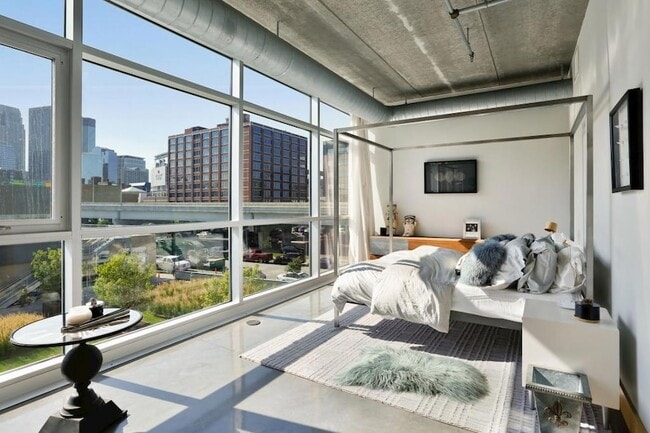 Building Photo - 345 N 6th Ave