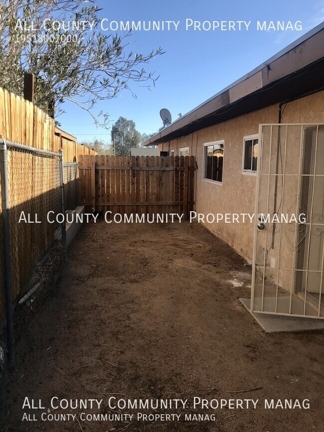 Building Photo - 6082 Daisy-