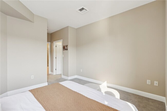 Building Photo - 151 Fort Pitt Blvd