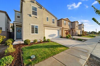 Building Photo - Gorgeous 4 Bedroom 3 bath in Northlake