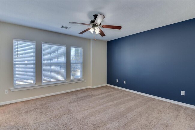 Building Photo - 3 Bedroom 2.5 Bath in Canterbury Farms!