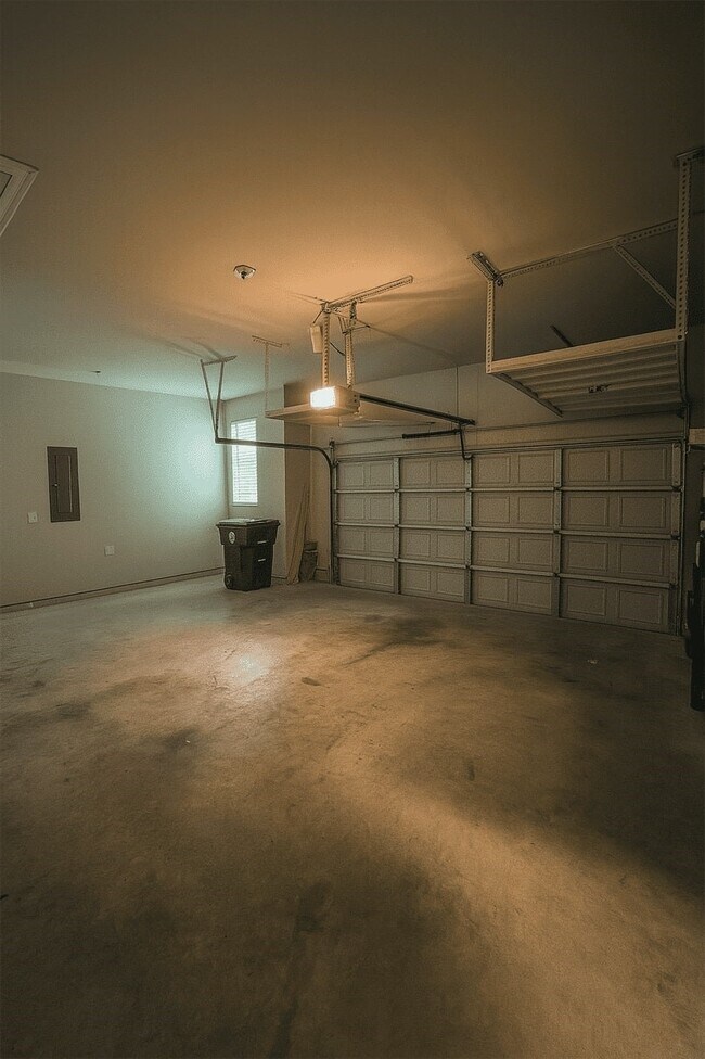 Building Photo - 10292 Bayou Oaks Dr