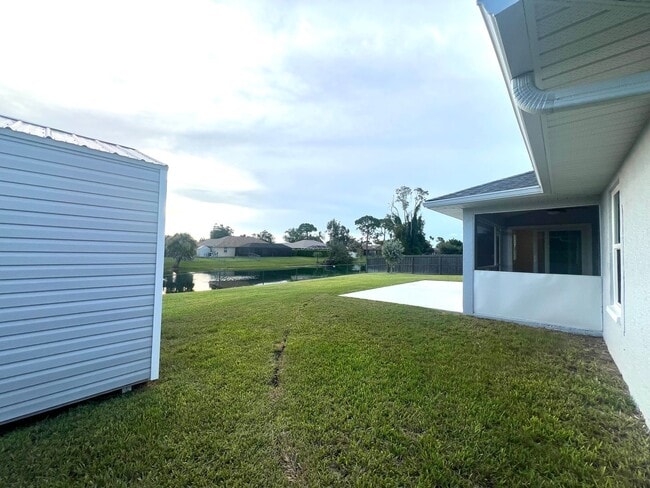Building Photo - Fully Renovated Home in San Carlos with Wa...