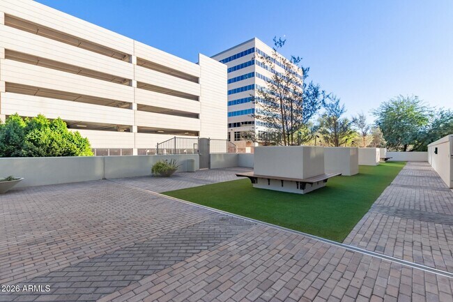 Building Photo - 2211 E Camelback Rd