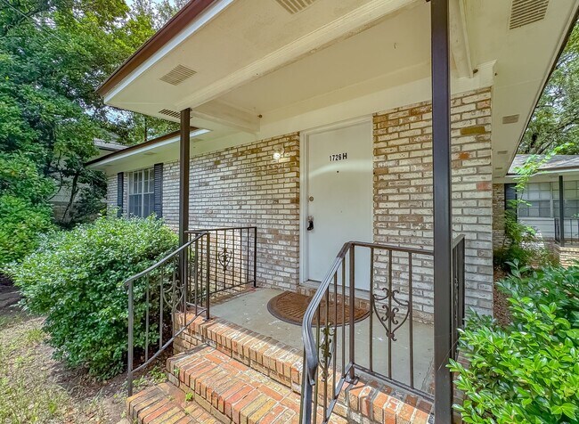 Building Photo - 1726 Hartsfield Rd
