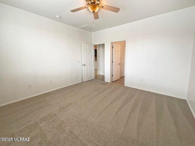 Building Photo - 58834 BRANDING IRON Ct