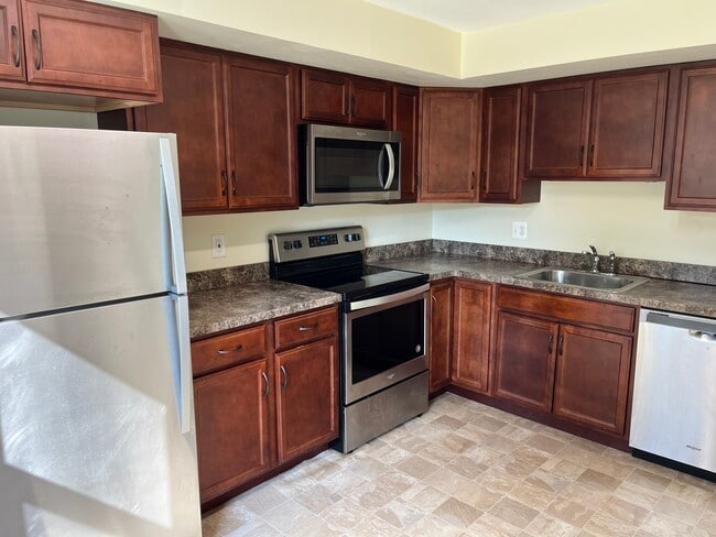 Building Photo - 2 Wimbledon Ln