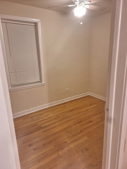 Bed 1 - 4546 S Rockwell St